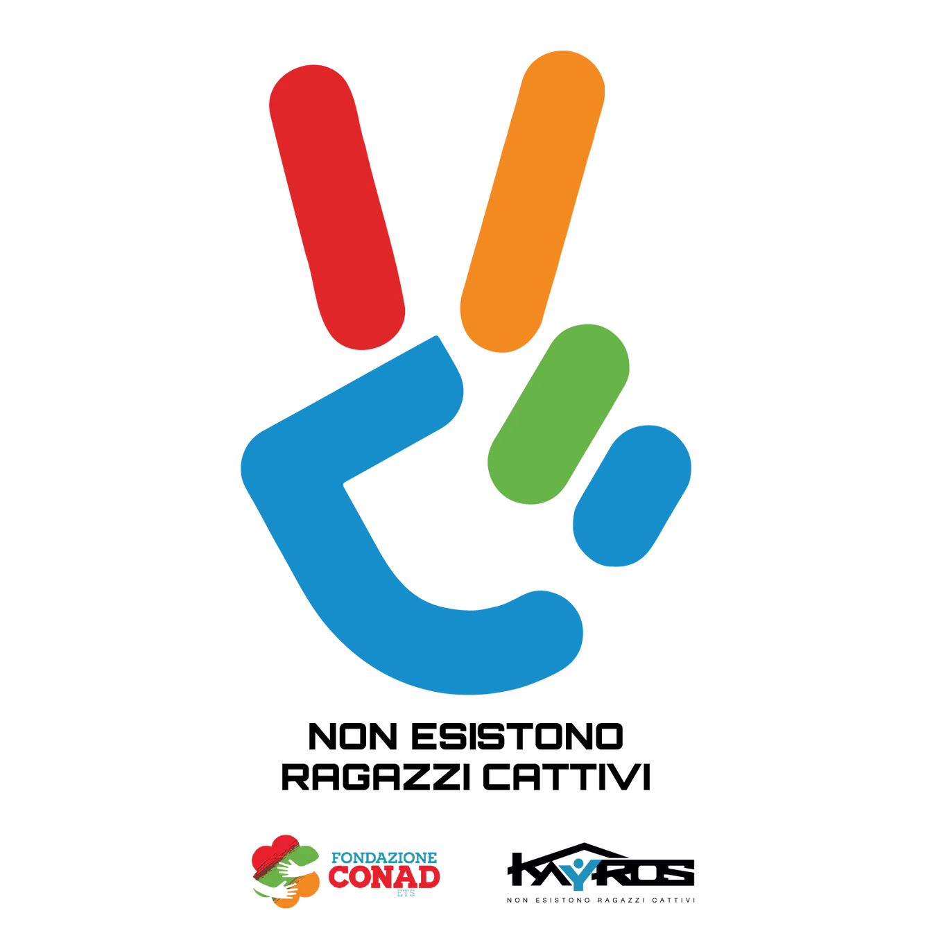 Ragazzi di spalle con davanti la scritta 'Non esistono ragazzi cattivi'